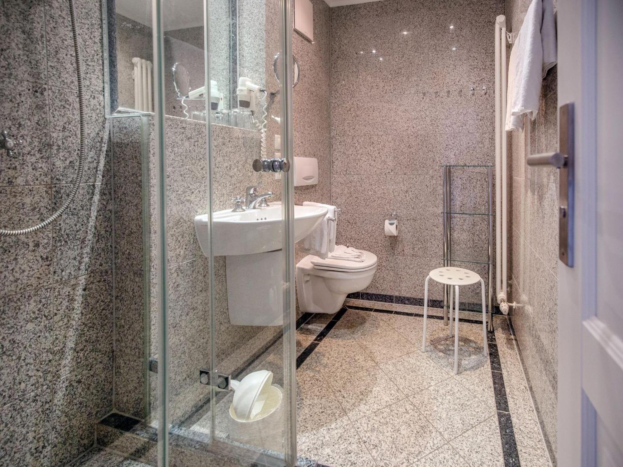 Komfortplus Mit 2 Schlafzimmern Und Balkon Im Dachgeschoss 171 Apartment